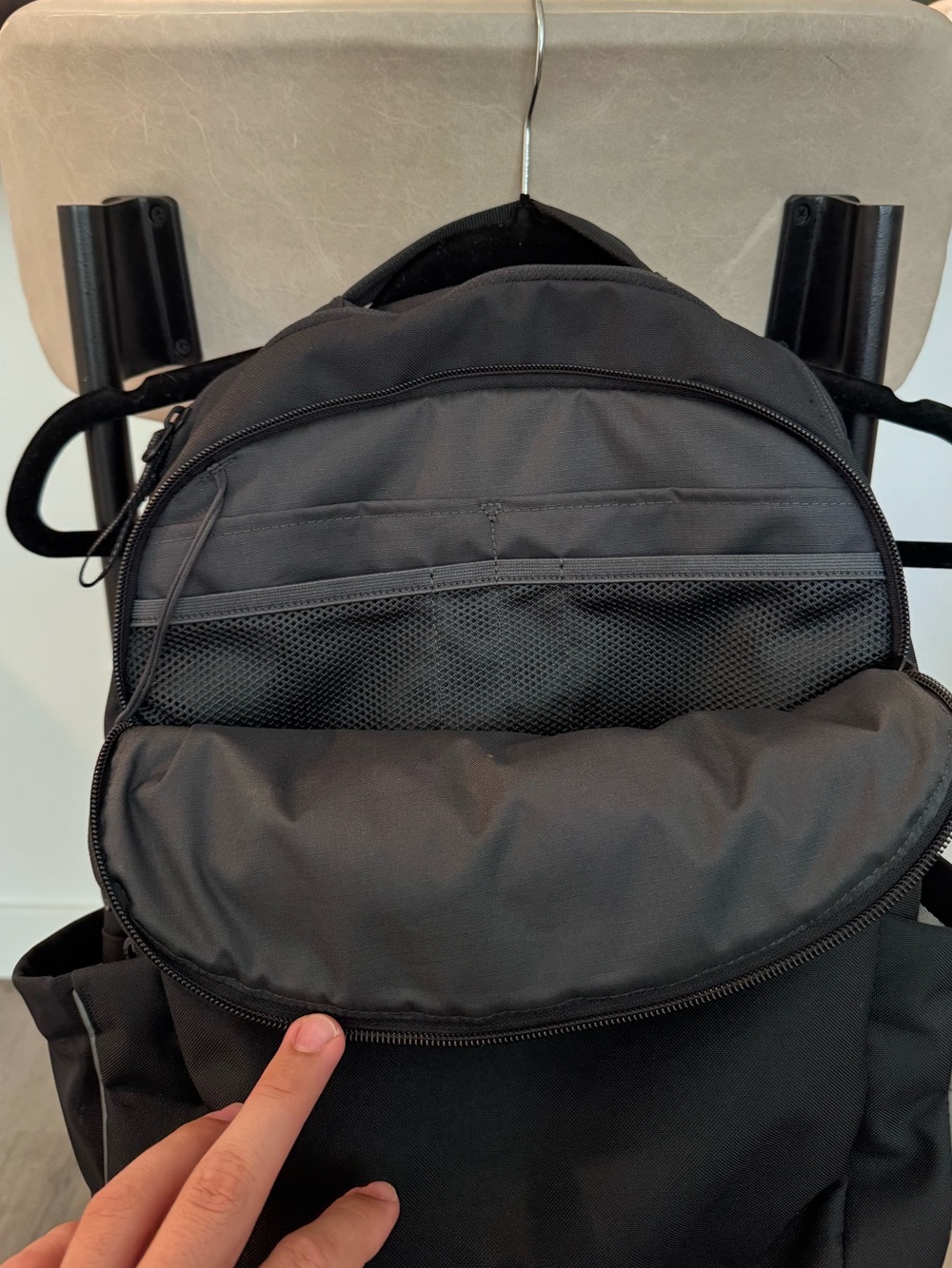 Lululemon Triple Zip Backpack - Picture 4 of 9
